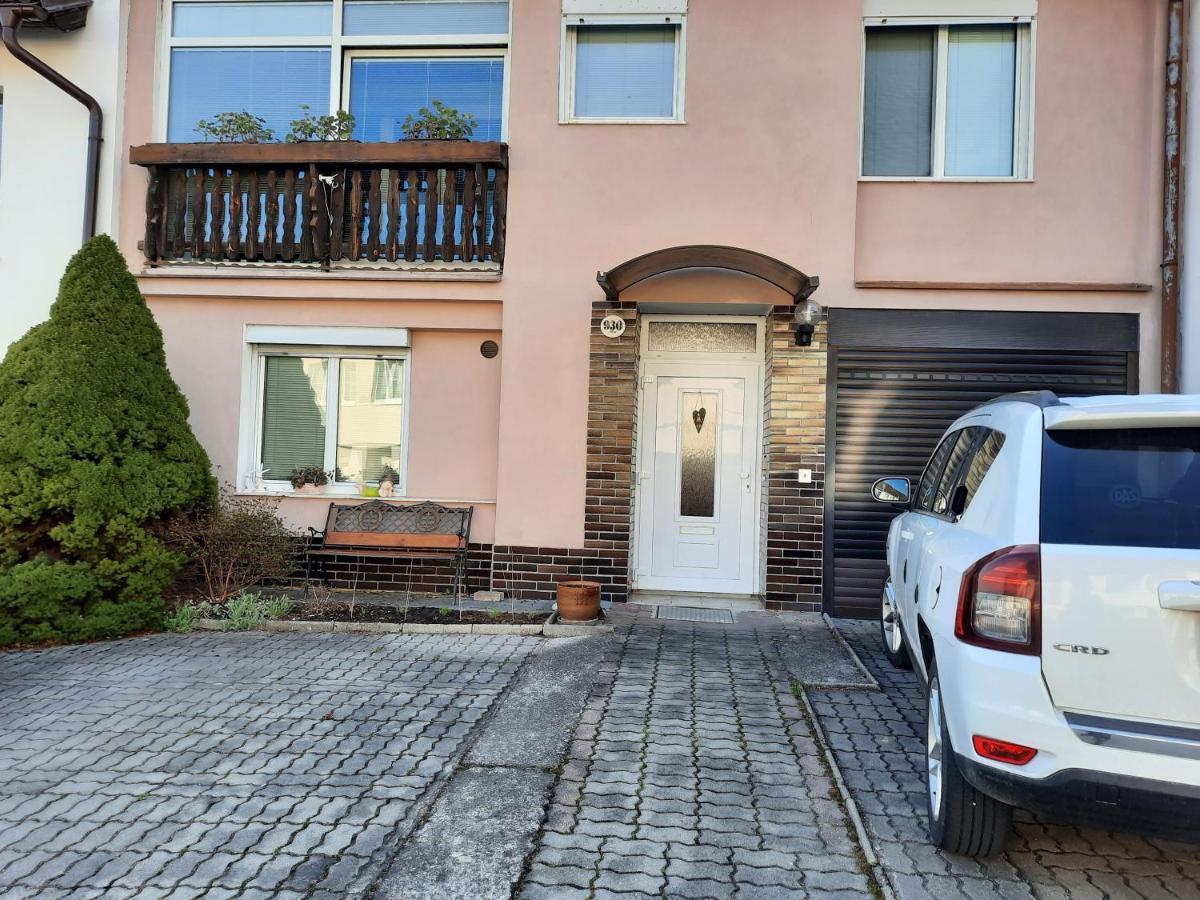 Apartman Polni 930 Apartment Hluboka nad Vltavou Luaran gambar